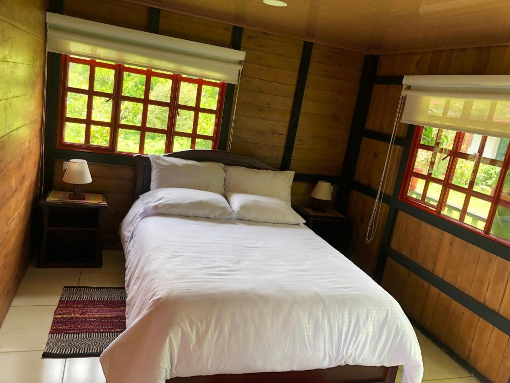 Habitación rústica y limpia